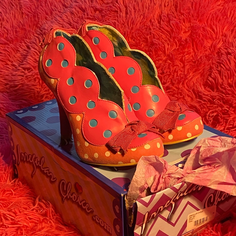 In box, Irregular Choice “Solved It” heels, pink,blue,white Polka dots,bows, 7
